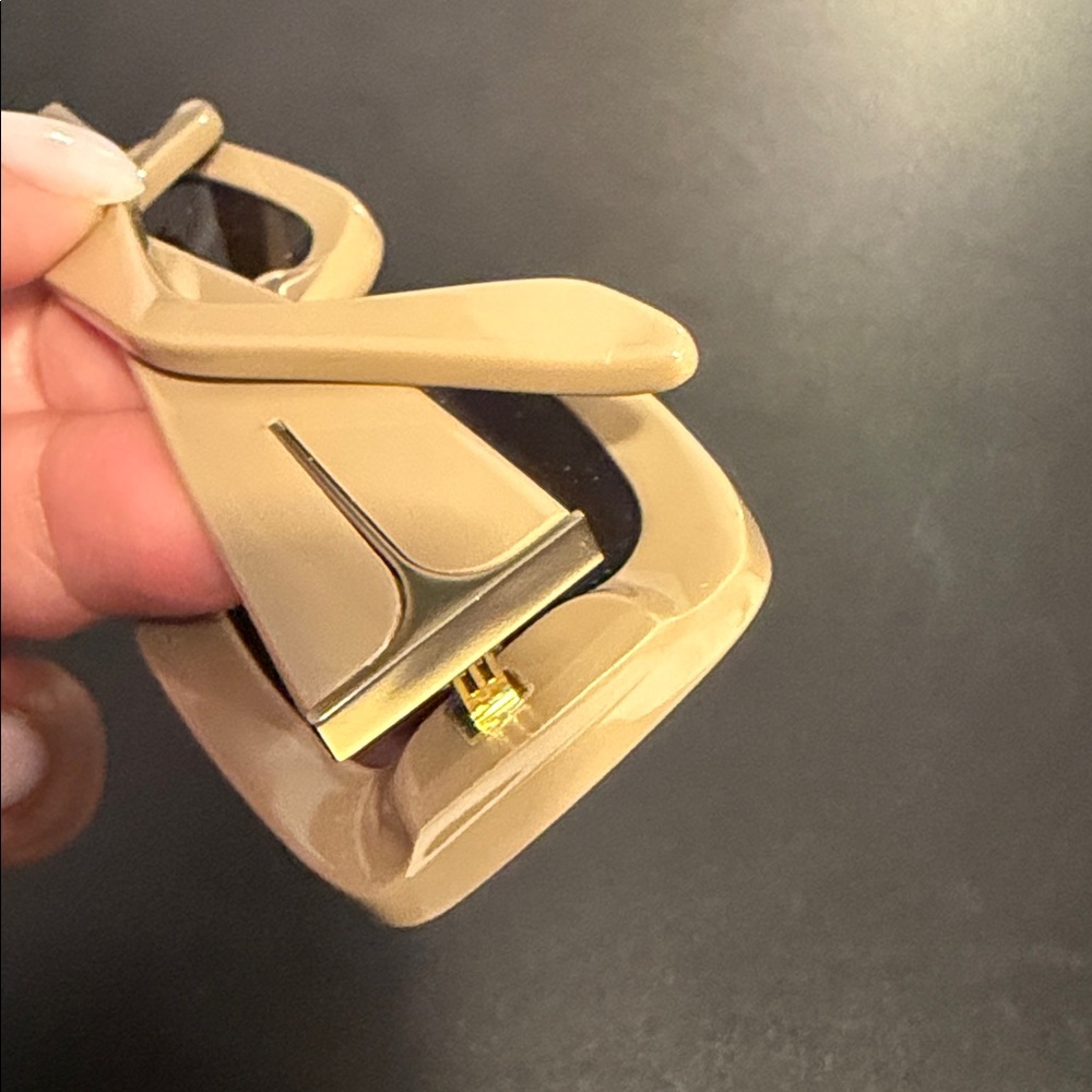 Beige Rectangular Sunglasses - image 4